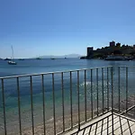 Beachfront Center Dream House Apartment