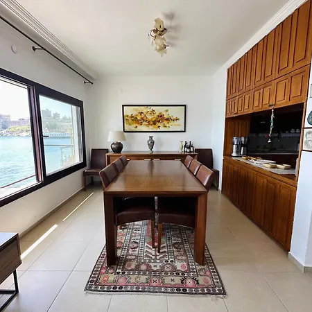 Beachfront Center Dream House *