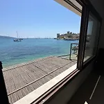 Beachfront Center Dream House בודרום